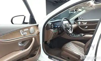 Mercedes-Benz E-Class 2019 2.0 Автомат в Москве № 195135, миниатюра 10