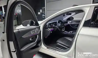 Mercedes-Benz E-Class 2017 2.0 Автомат в Москве № 195498, миниатюра 3