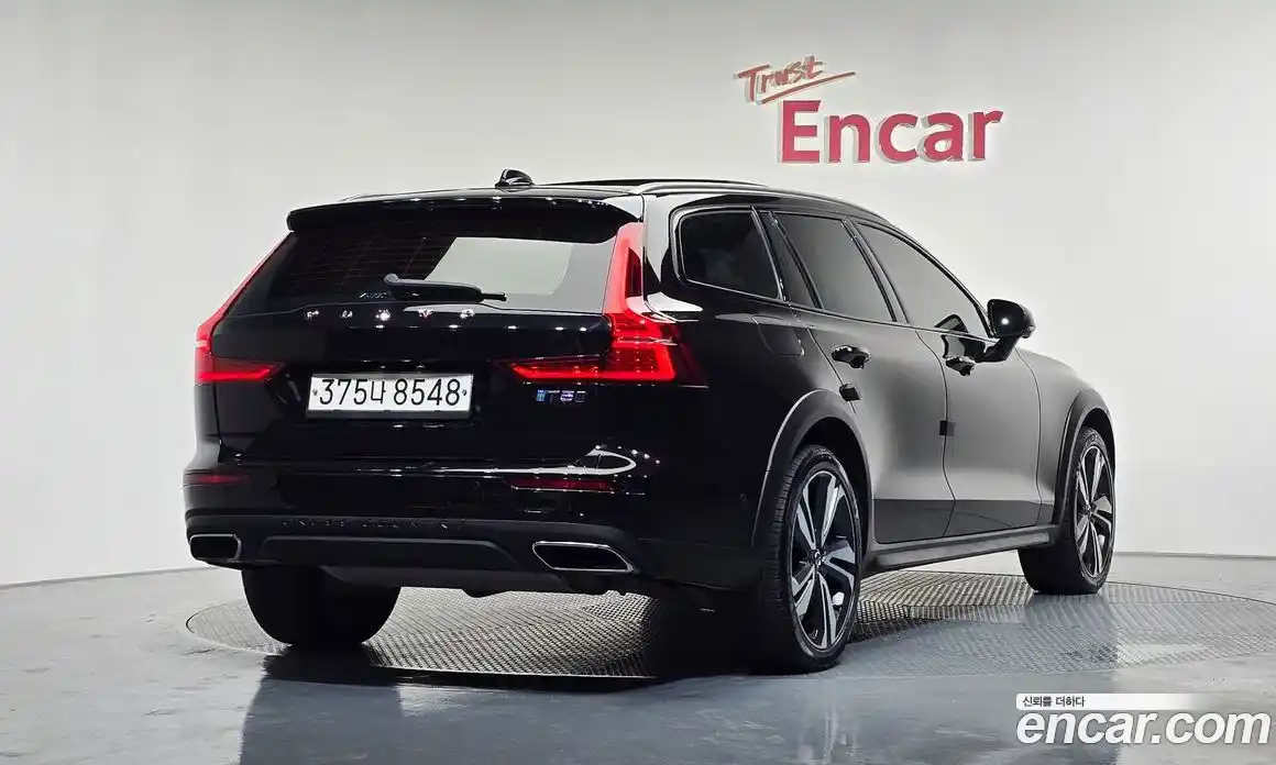 Volvo V60 2020 2.0 Автомат в Москве № 196996, фото 3