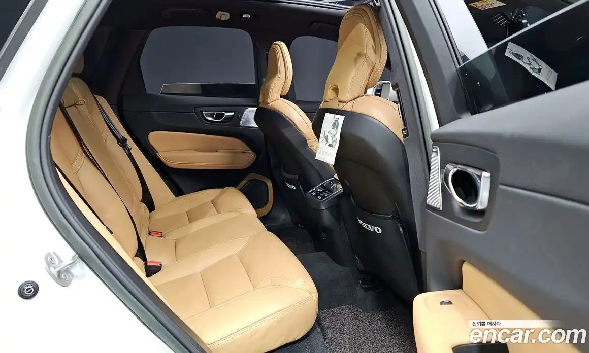 Volvo XC60 2022 2.0 Автомат в Москве № 212827, фото 11