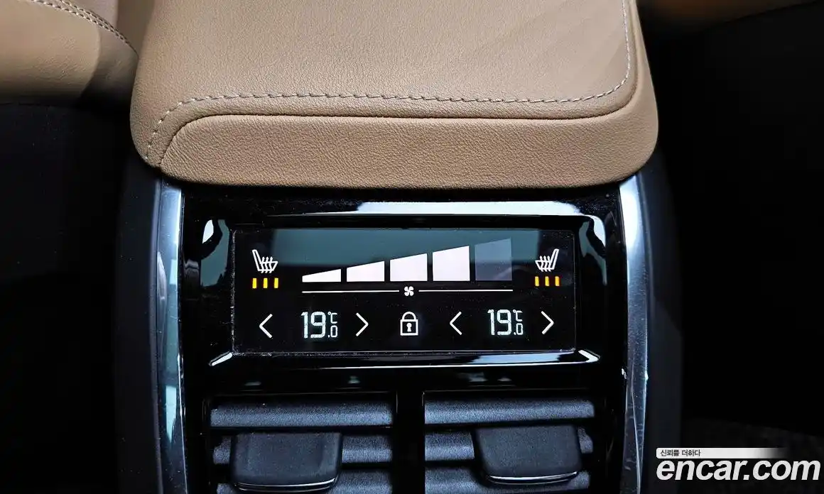 Volvo XC60 2022 2.0 Автомат в Москве № 212827, фото 19