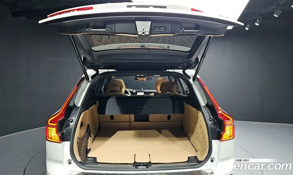 Volvo XC60 2022 2.0 Автомат в Москве № 212827, фото 20