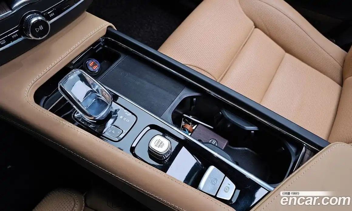 Volvo XC60 2022 2.0 Автомат в Москве № 212827, фото 9