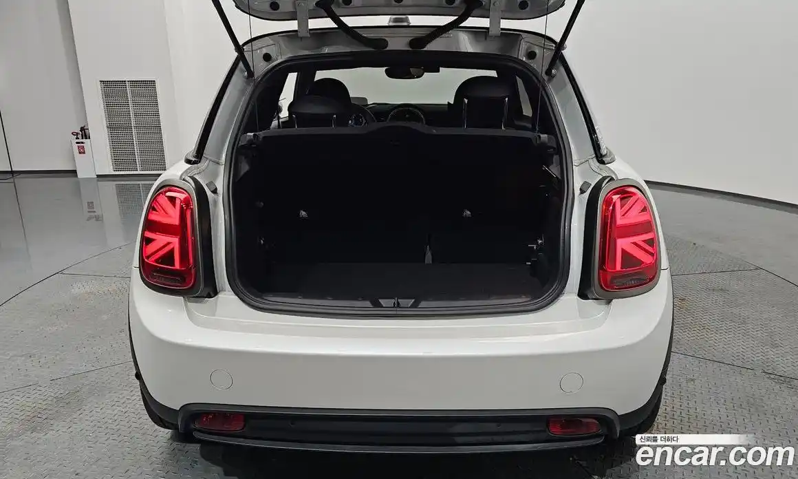 Mini Cooper 2024 Автомат в Москве № 214258, фото 3