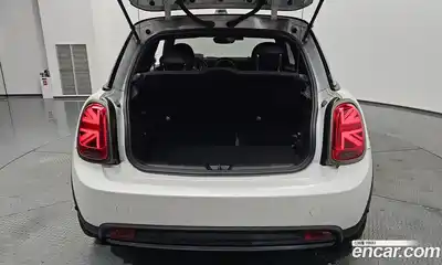 Mini Cooper 2024 Автомат в Москве № 214258, миниатюра 3