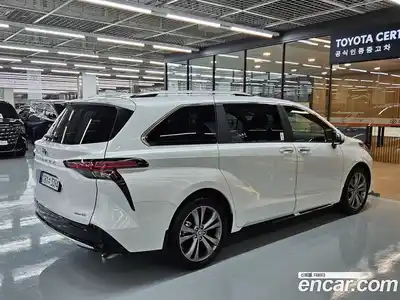 Toyota Sienna 2025 2.5 Вариатор в Москве № 215580, миниатюра 2