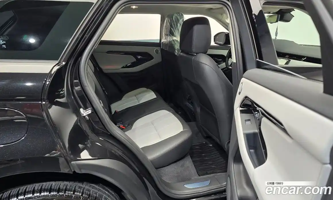 Land Rover Range-Rover Evoque 2025 2.0 Автомат в Москве № 231133, фото 11