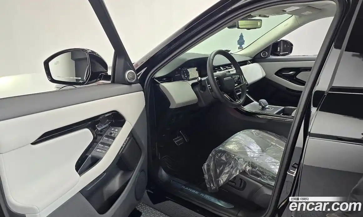 Land Rover Range-Rover Evoque 2025 2.0 Автомат в Москве № 231133, фото 9