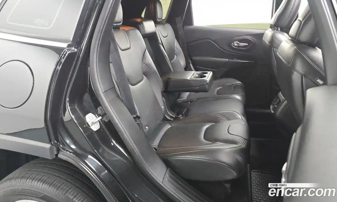 Jeep Cherokee 2016 2.2 Автомат в Москве № 232730, фото 14