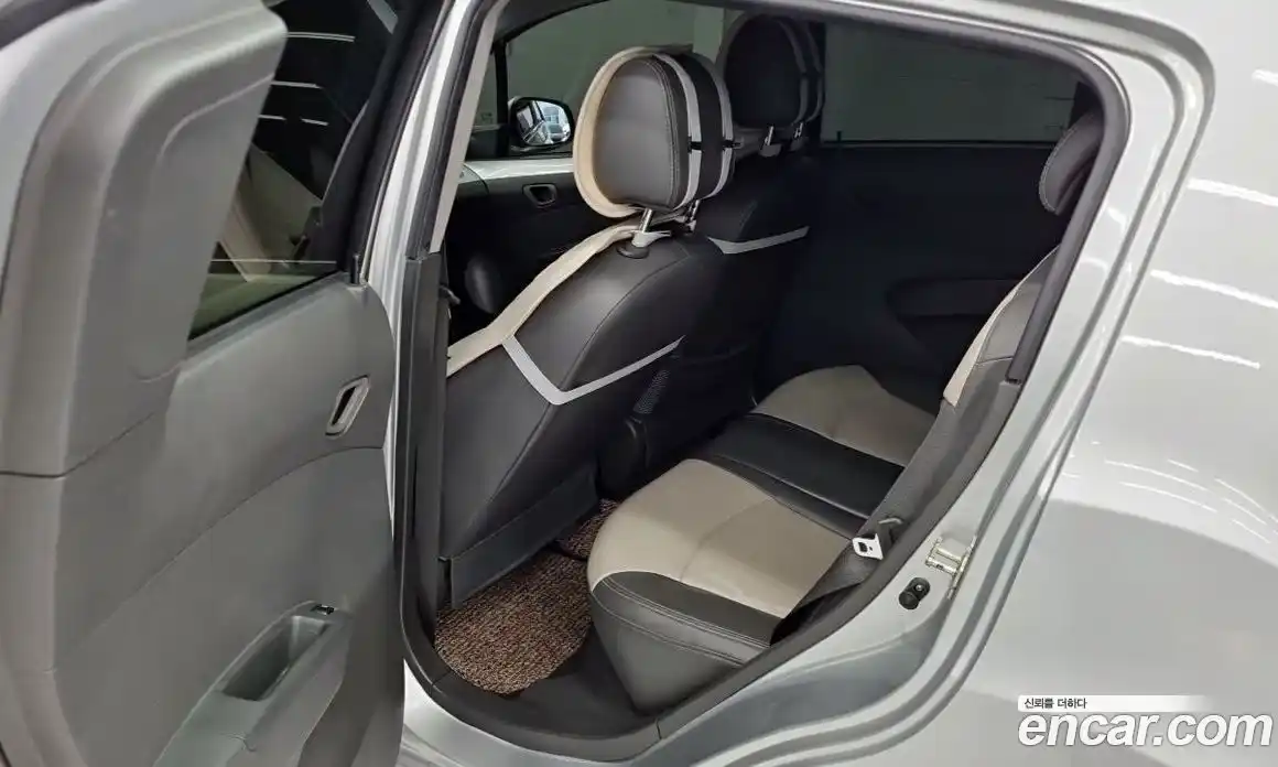 Chevrolet Spark 2012 1.0 Автомат в Москве № 241057, фото 11