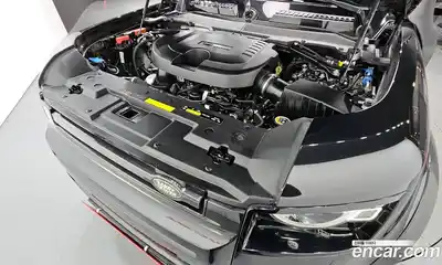 Land Rover Defender, 2023