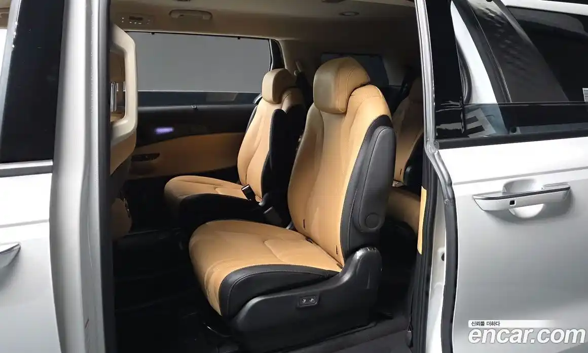 Kia Canival 2023 3.5 Автомат в Москве № 307111, фото 12