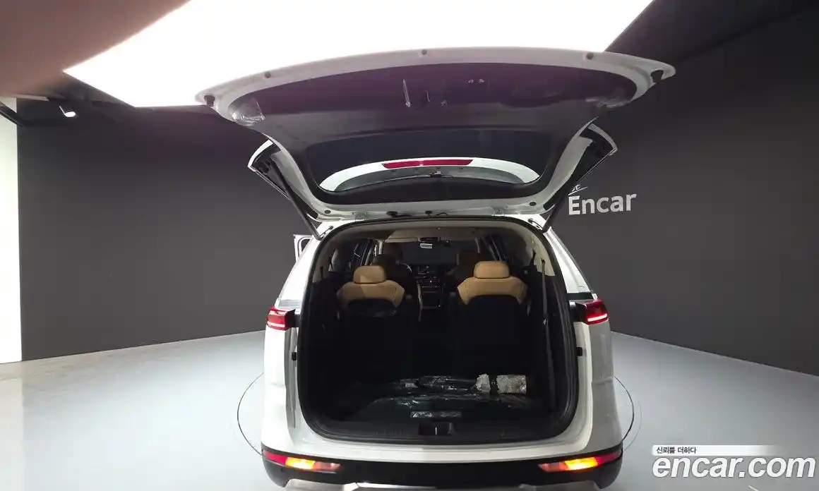 Kia Canival 2023 3.5 Автомат в Москве № 307111, фото 20