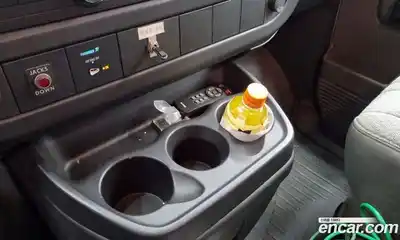 Chevrolet Express Van 2008 6.0 Механическая в Москве № 375164, миниатюра 10