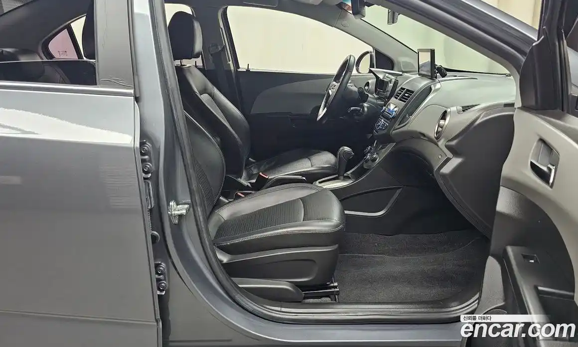 Chevrolet Aveo 2015 1.4 Автомат в Москве № 37573, фото 1