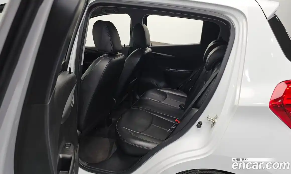 Chevrolet Spark 2017 1.0 Робот в Москве № 37663, фото 5