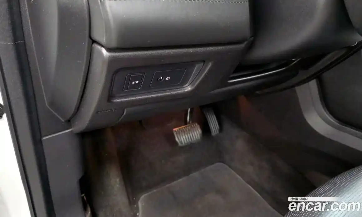 Land Rover Discovery Sport 2017 2.0 Автомат в Москве № 392481, фото 18