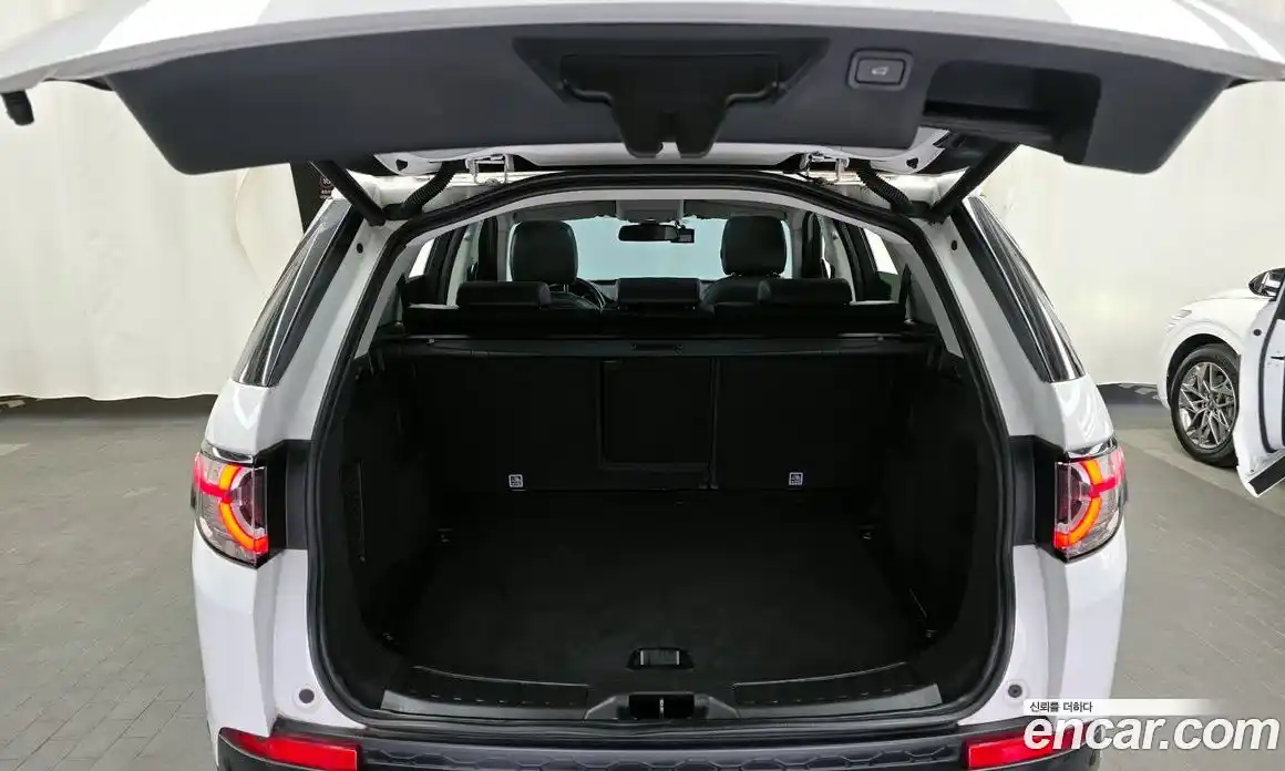 Land Rover Discovery Sport 2017 2.0 Автомат в Москве № 392481, фото 20