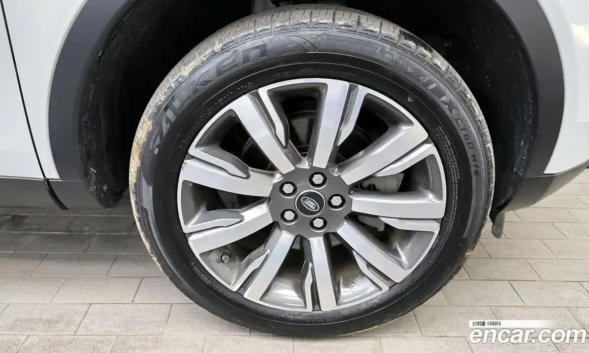 Land Rover Discovery Sport 2017 2.0 Автомат в Москве № 392481, фото 5