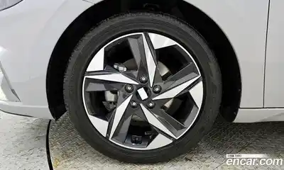 Hyundai Avante 2023 1.6 Автомат в Москве № 449461, миниатюра 5