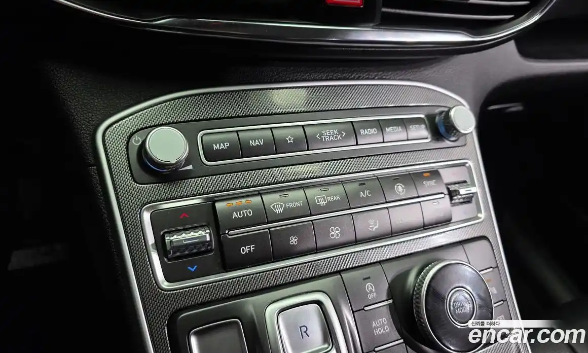 Hyundai Santa Fe 2022 2.5 Автомат в Москве № 449780, фото 17