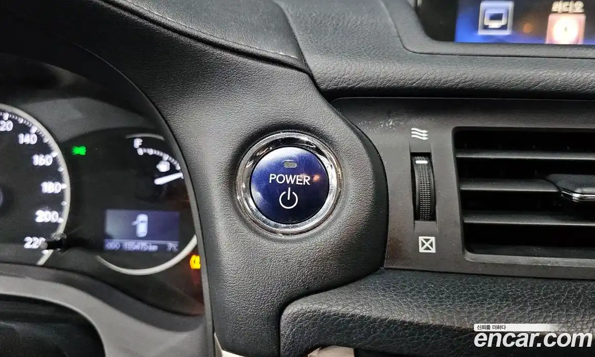 Lexus CT200h 2016 1.8 Автомат в Москве № 466114, фото 18