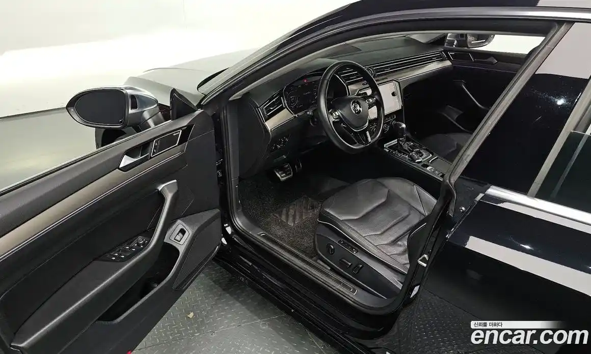 Volkswagen Arteon 2018 2.0 Автомат в Москве № 472290, фото 11