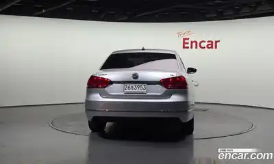 Volkswagen Passat 2015 2.0 Автомат в Москве № 472299, миниатюра 4