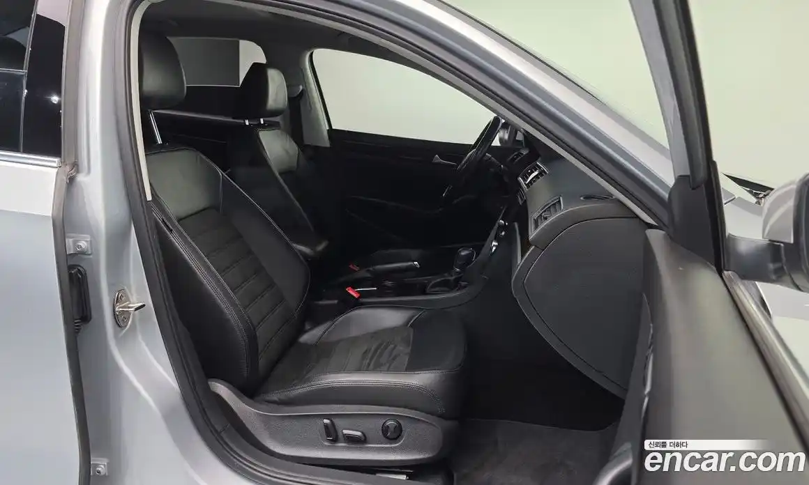 Volkswagen Passat 2015 2.0 Автомат в Москве № 472299, фото 10