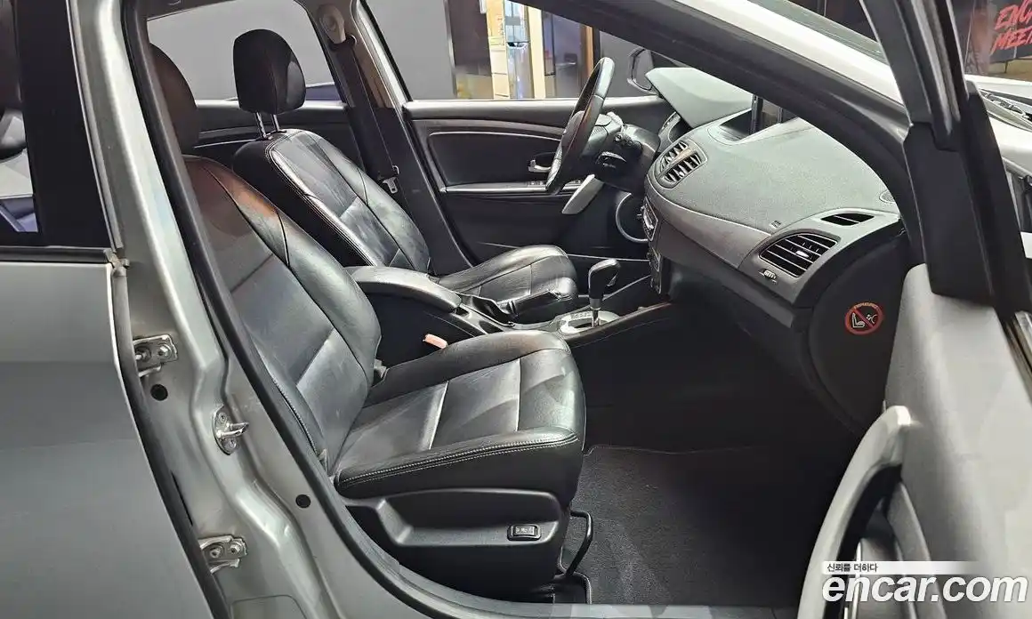 Renault SM3 2010 1.6 Автомат в Москве № 106142, фото 20