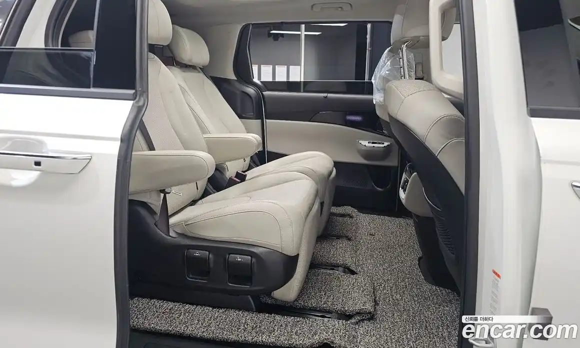 Kia Canival 2023 3.5 Автомат в Москве № 121803, фото 14