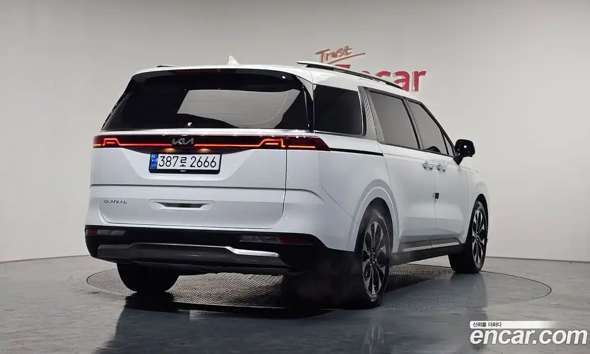 Kia Canival 2023 3.5 Автомат в Москве № 121803, фото 19