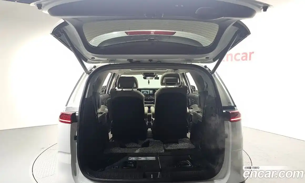 Kia Canival 2023 3.5 Автомат в Москве № 121803, фото 3