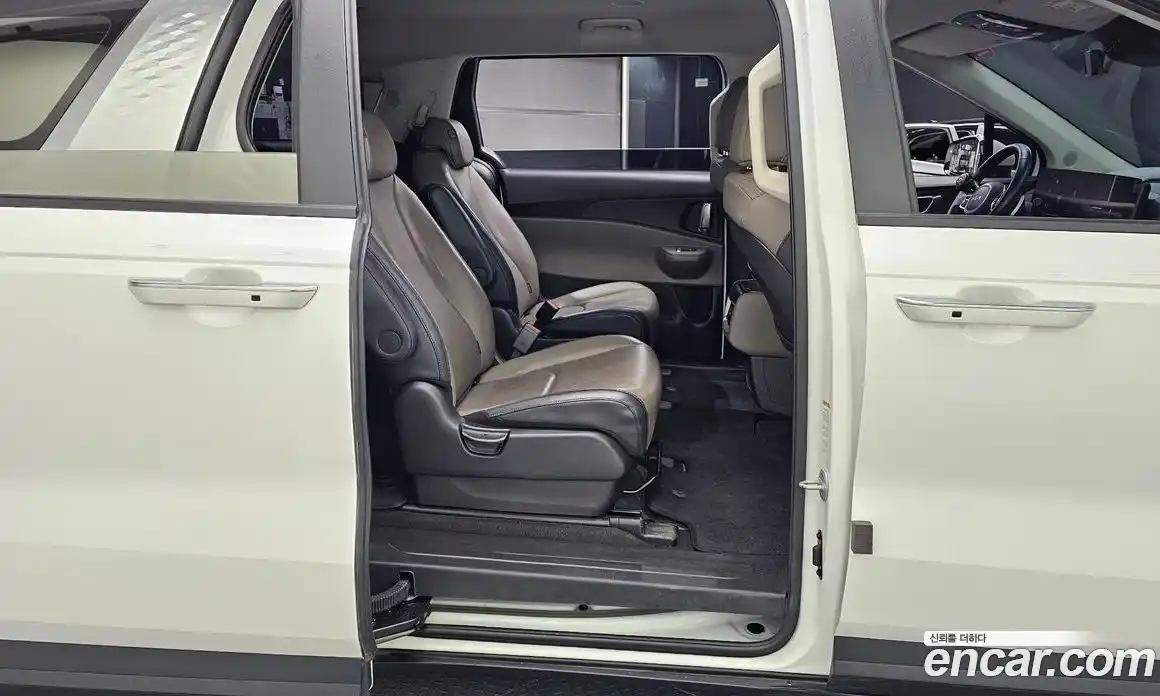 Kia Canival 2024 2.2 Автомат в Москве № 121957, фото 1