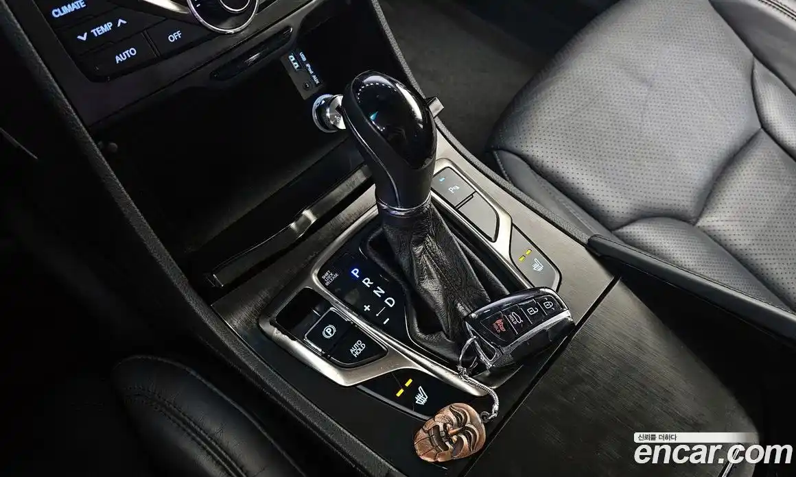 Hyundai Grandeur 2015 2.4 Автомат в Москве № 126854, фото 2