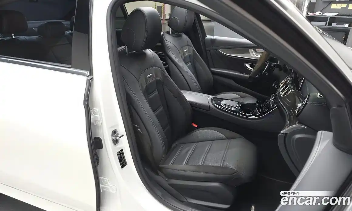 Mercedes-Benz E-Class 2022 3.0 Автомат в Москве № 137485, фото 13