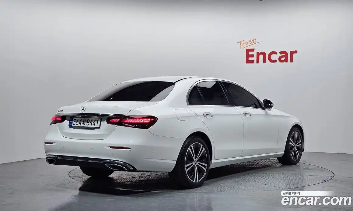 Mercedes-Benz E-Class 2022 2.0 Автомат в Москве № 138768, фото 2