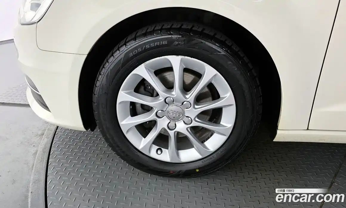 Audi A3 2015 1.6 Автомат в Москве № 163615, фото 12