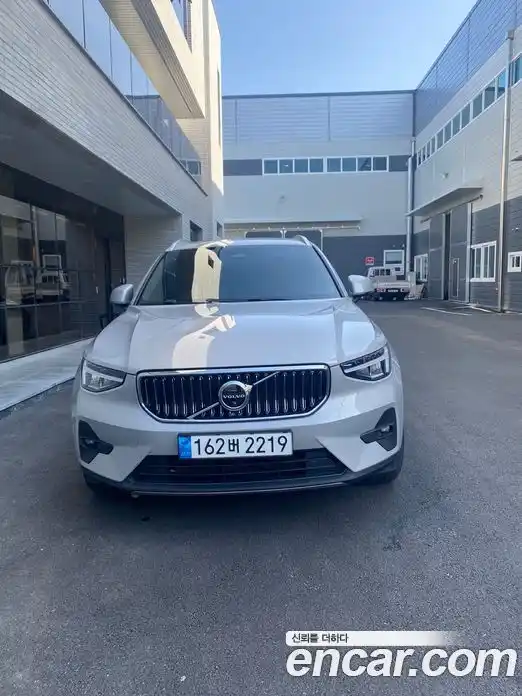 Volvo XC40 2023 2.0 Автомат в Москве № 164772, фото 1