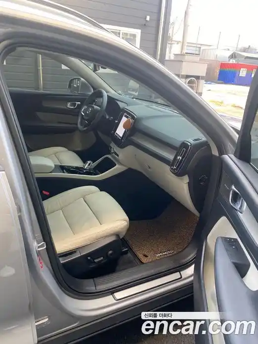 Volvo XC40 2023 2.0 Автомат в Москве № 164772, фото 6