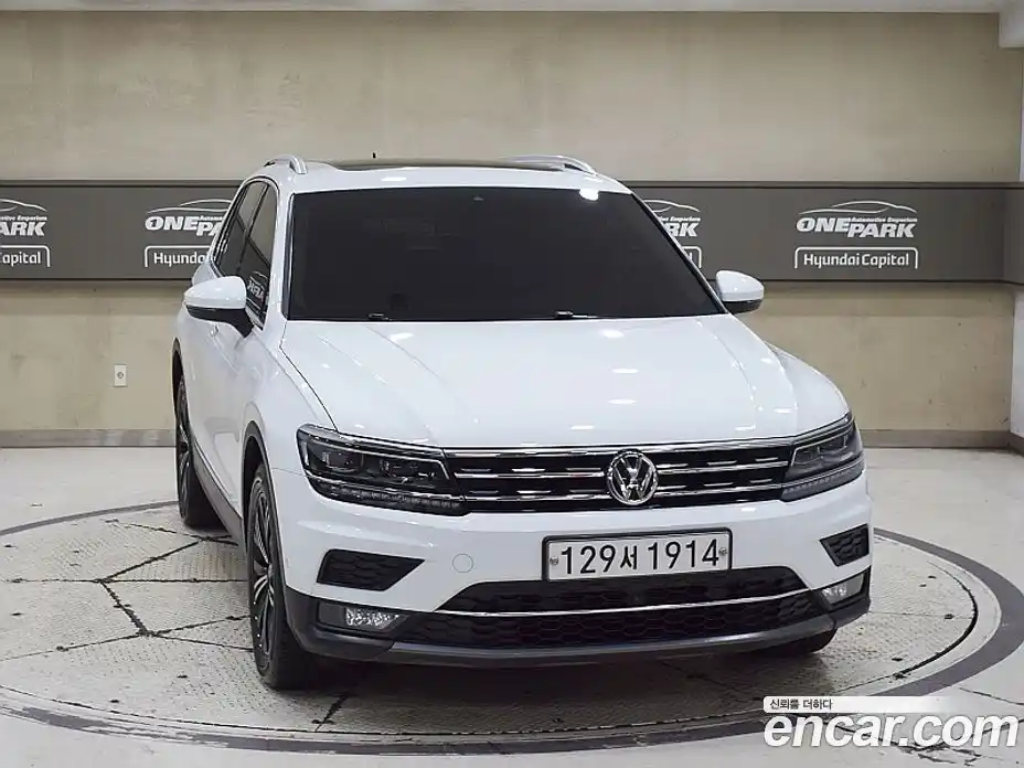 Volkswagen Tiguan 2020 2.0 Автомат в Москве № 169242, фото 1