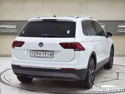 Volkswagen Tiguan 2020 2.0 Автомат в Москве № 169242, миниатюра 3