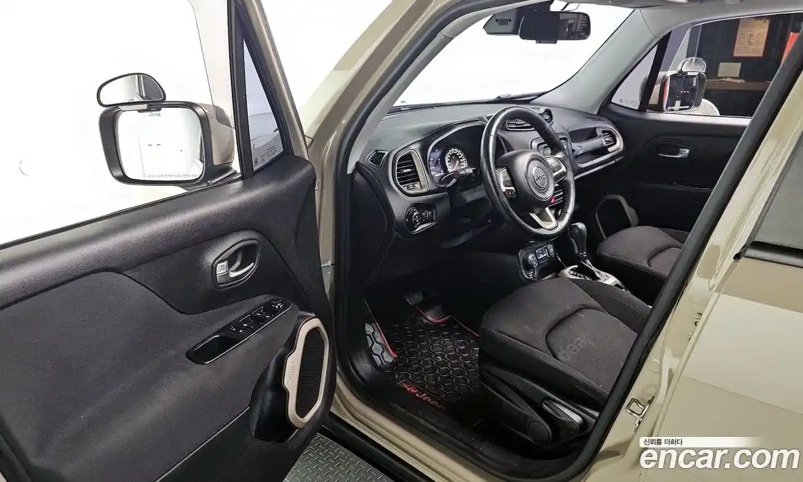 Jeep Renegade 2016 2.0 Автомат в Москве № 169564, фото 17