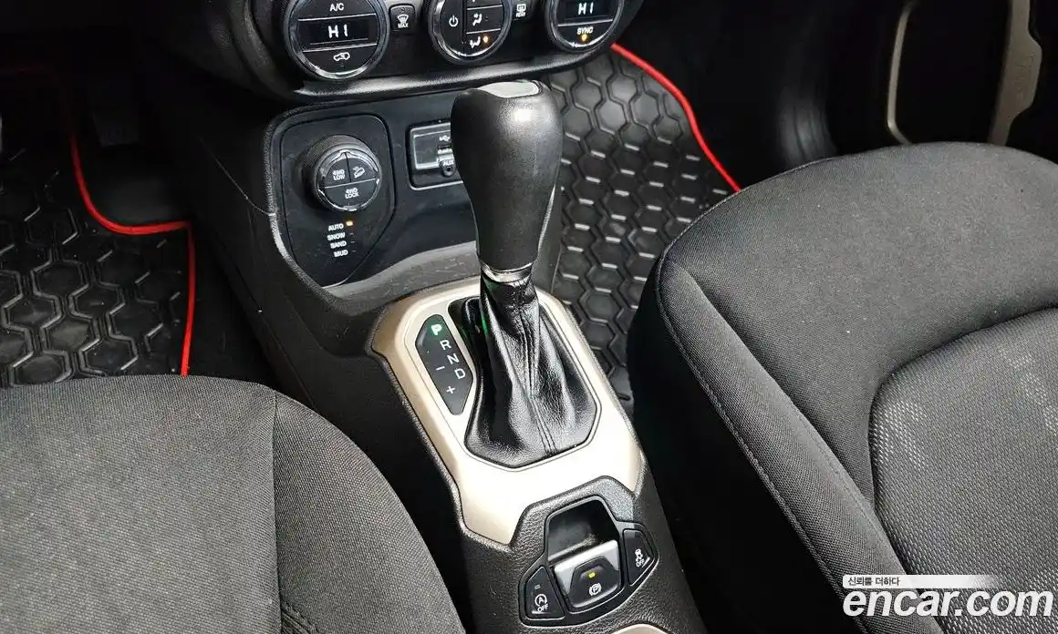 Jeep Renegade 2016 2.0 Автомат в Москве № 169564, фото 9