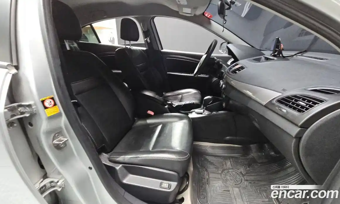 Renault SM3 2015 1.6 Автомат в Москве № 183551, фото 12