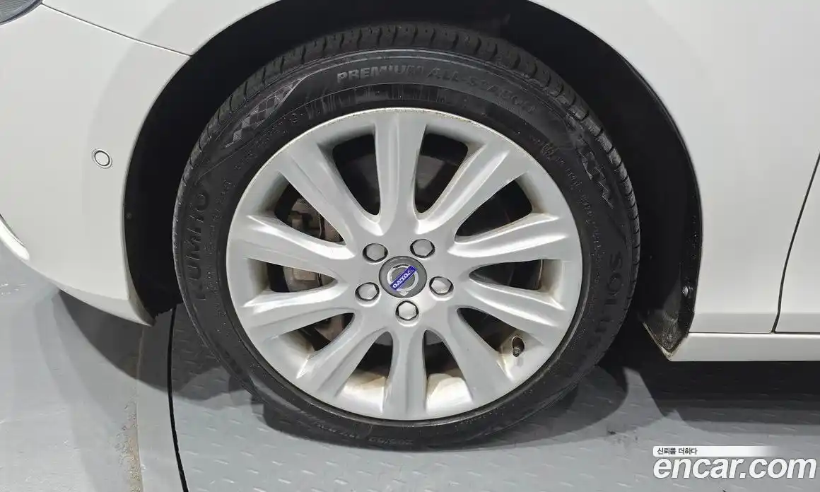 Volvo V40 2016 2.0 Автомат в Москве № 195111, фото 2