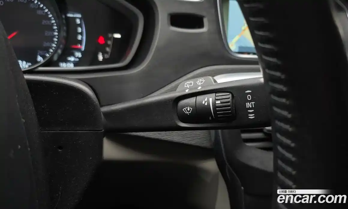 Volvo V40 2016 2.0 Автомат в Москве № 195111, фото 3