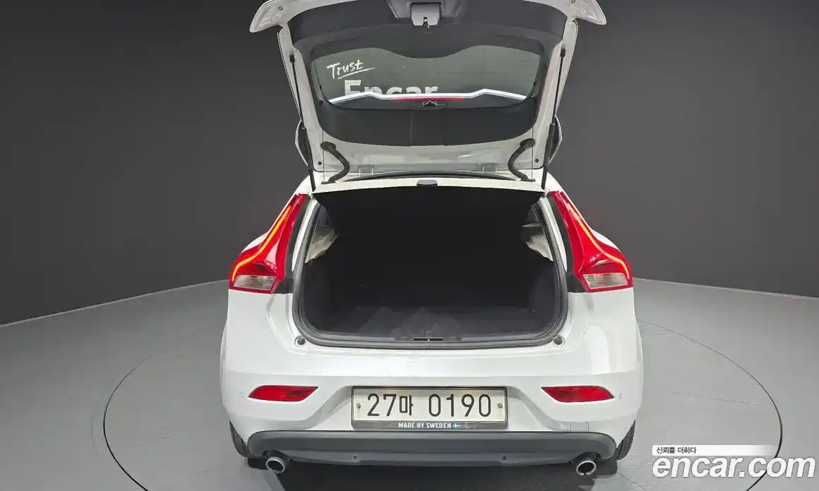 Volvo V40 2016 2.0 Автомат в Москве № 195111, фото 6