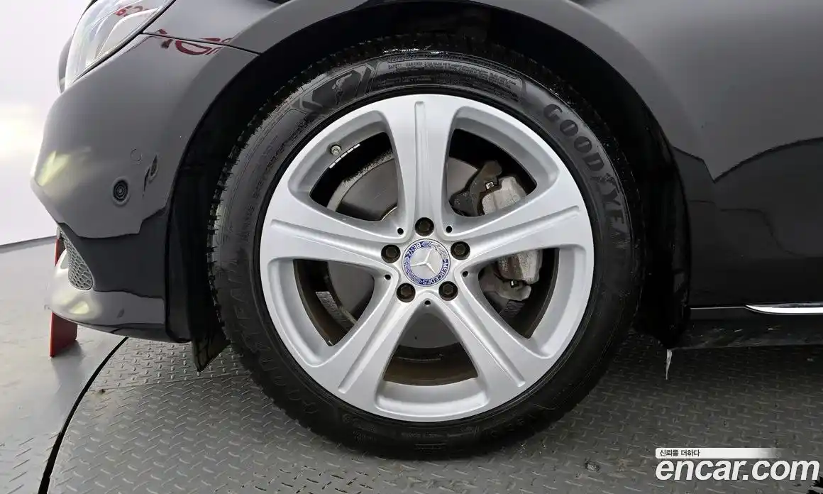 Mercedes-Benz E-Class 2017 1.9 Автомат в Москве № 195455, фото 9