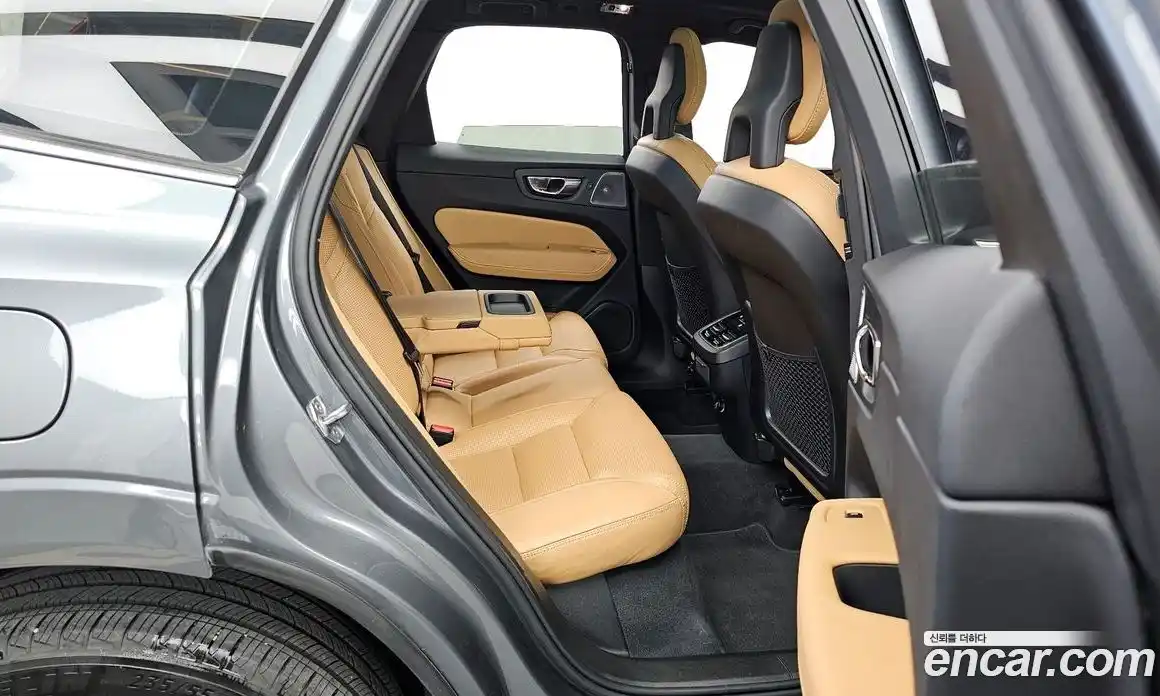 Volvo XC60 2018 2.0 Автомат в Москве № 197030, фото 12